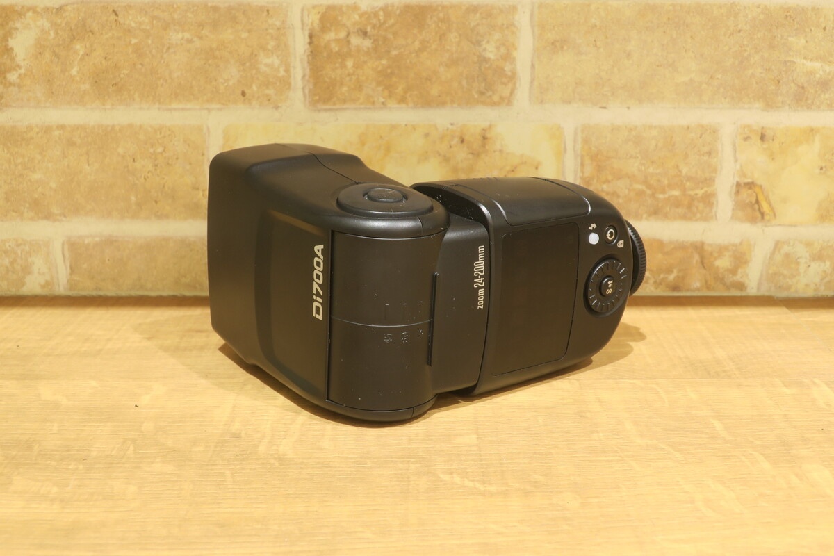 Nissin Di700A