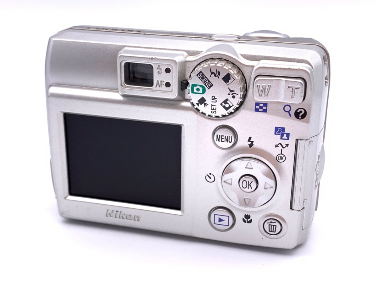 ニコン（Nikon）COOLPIX 5600 シルバー【500万画素】