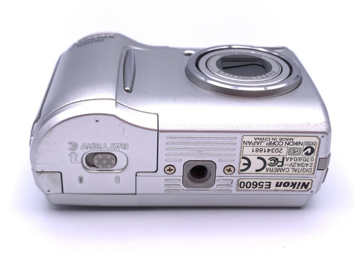 ニコン（Nikon）COOLPIX 5600 シルバー【500万画素】