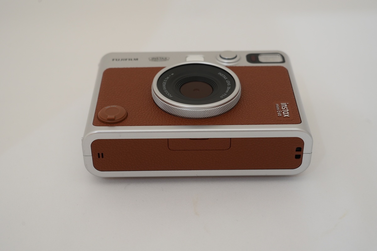 フジフイルム インスタントカメラ instax mini Evo 「チェキ」BROWN USB Type-C対応