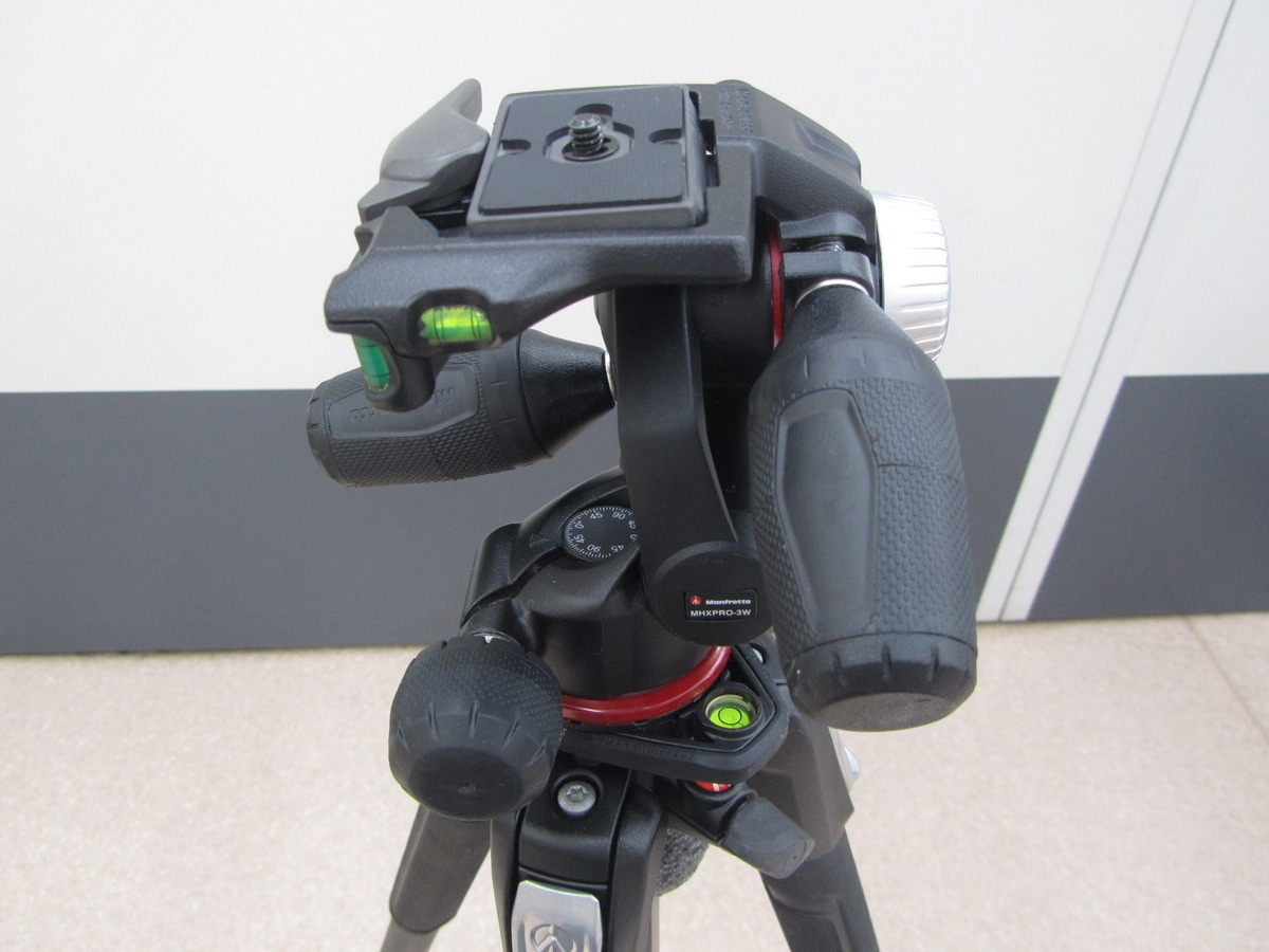 マンフロット(Manfrotto)アルミ3段+3ウェイ雲台セット MK190XPRO3T-3W