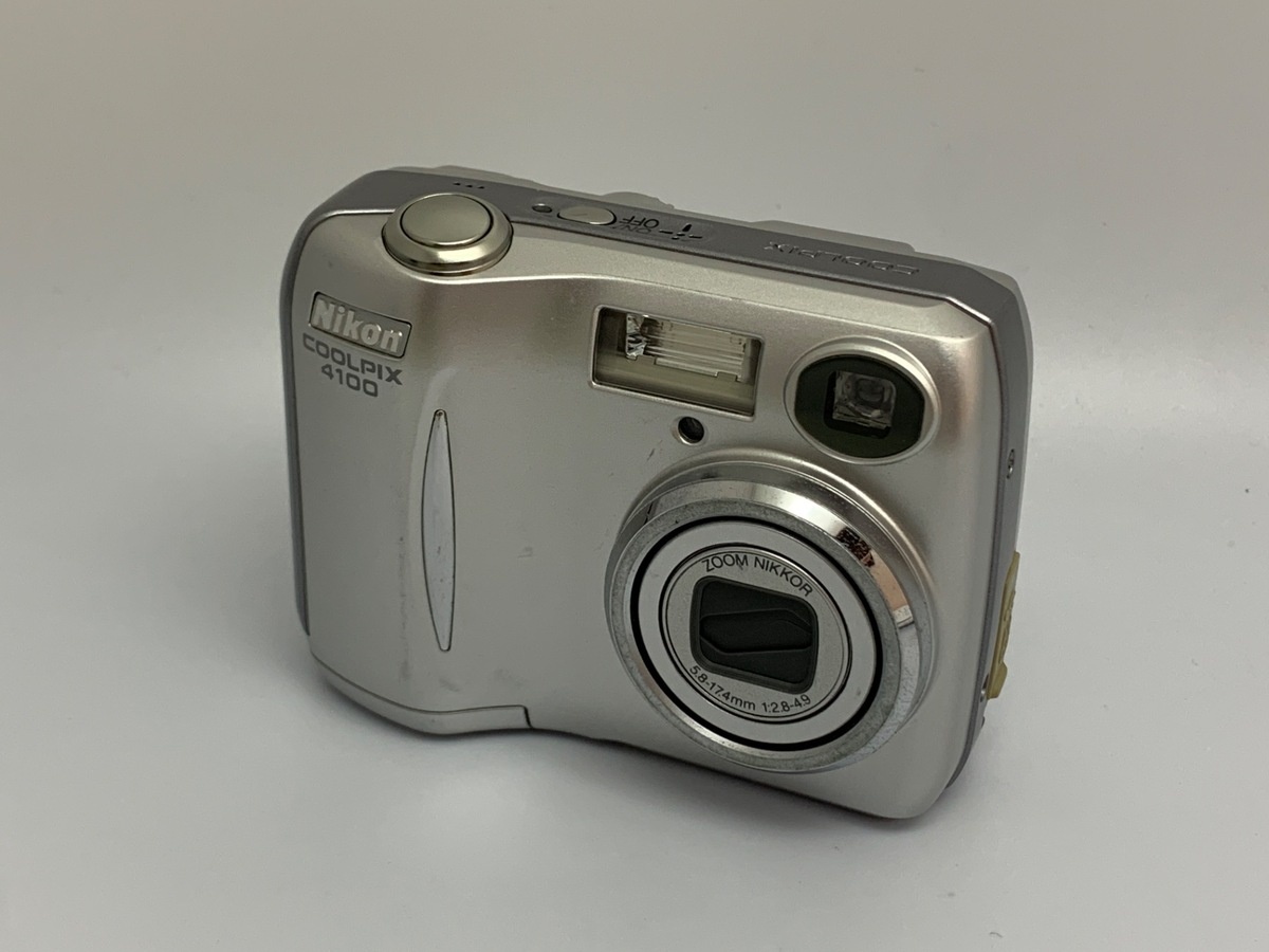 ニコン（Nikon）COOLPIX 4100 クロムシルバー【400万画素】