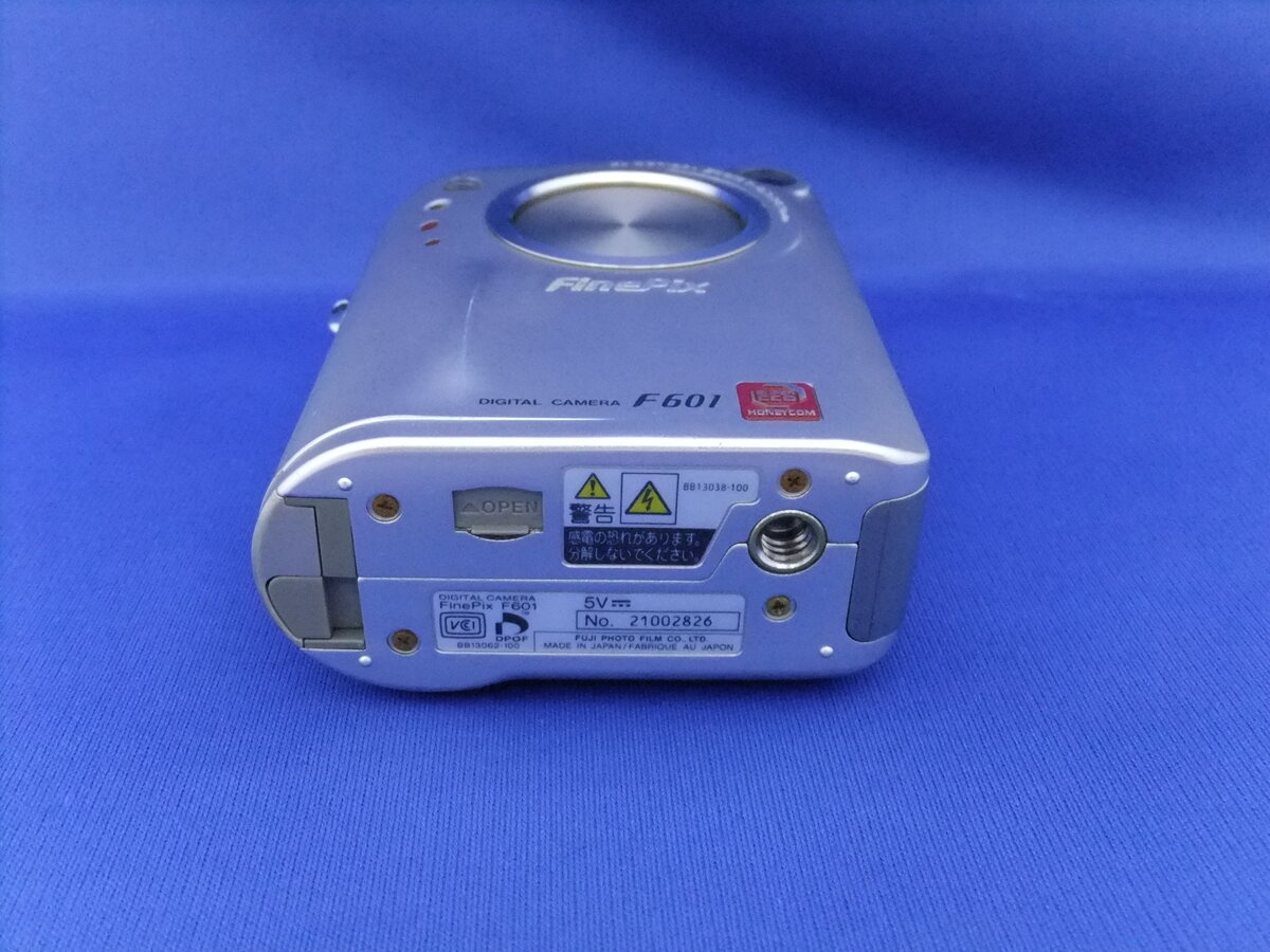 フジフイルム（FUJIFILM）FinePix F601【310万画素】