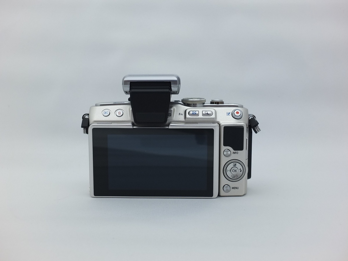 オリンパス PEN Lite E-PL6 ボディ シルバー
