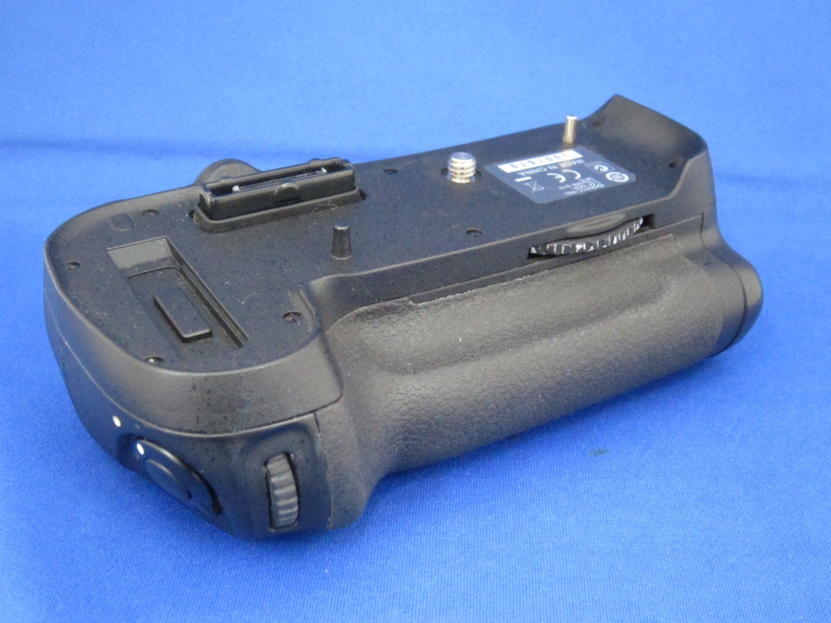 ニコン マルチパワーバッテリーパック MB-D12