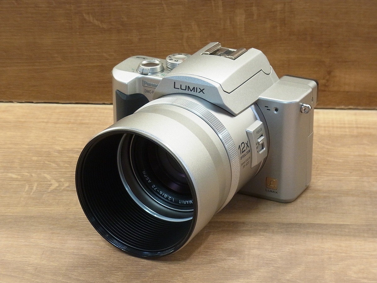 パナソニック（Panasonic）DMC-FZ10 シルバー【400万画素】