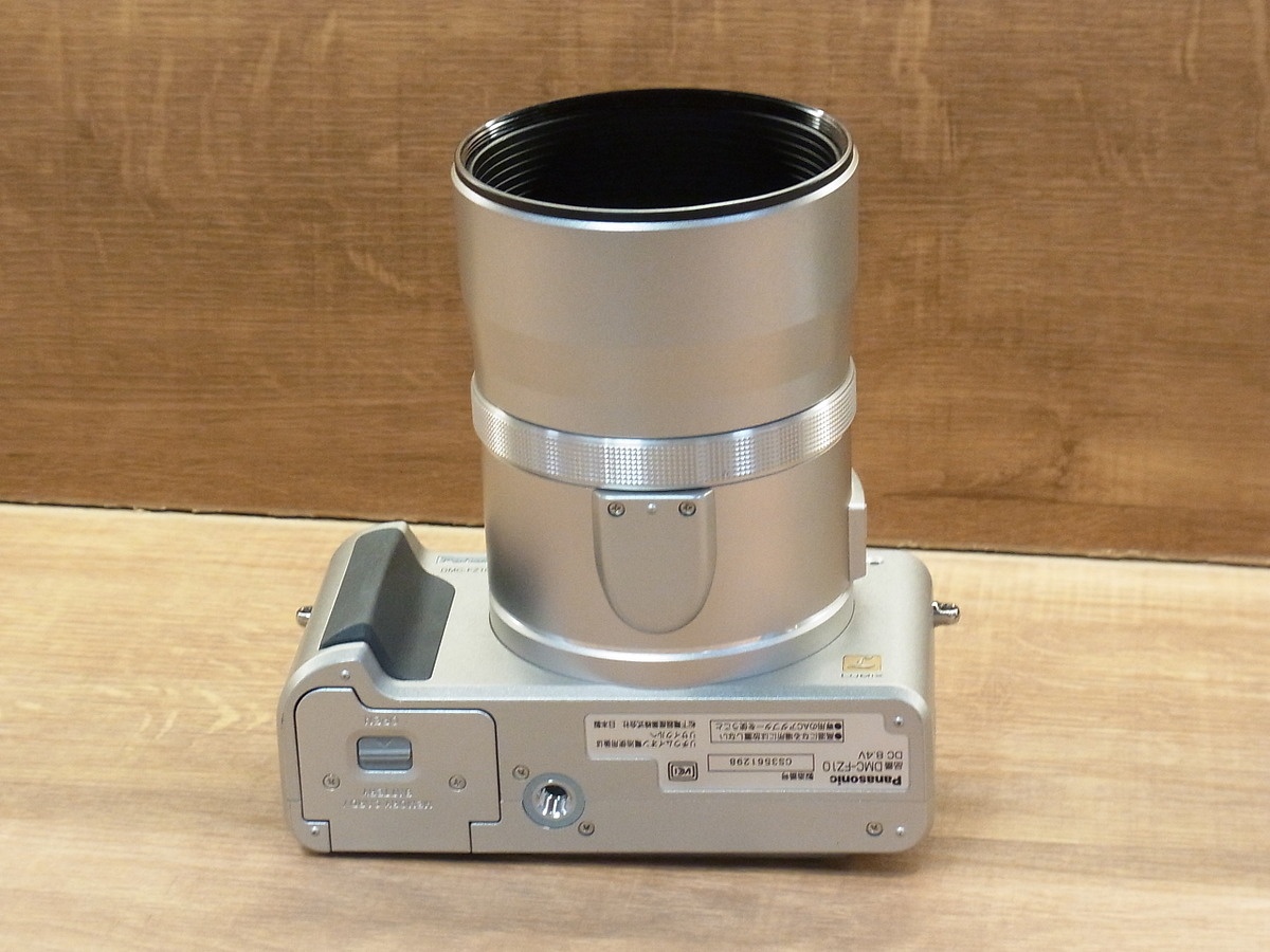 パナソニック（Panasonic）DMC-FZ10 シルバー【400万画素】