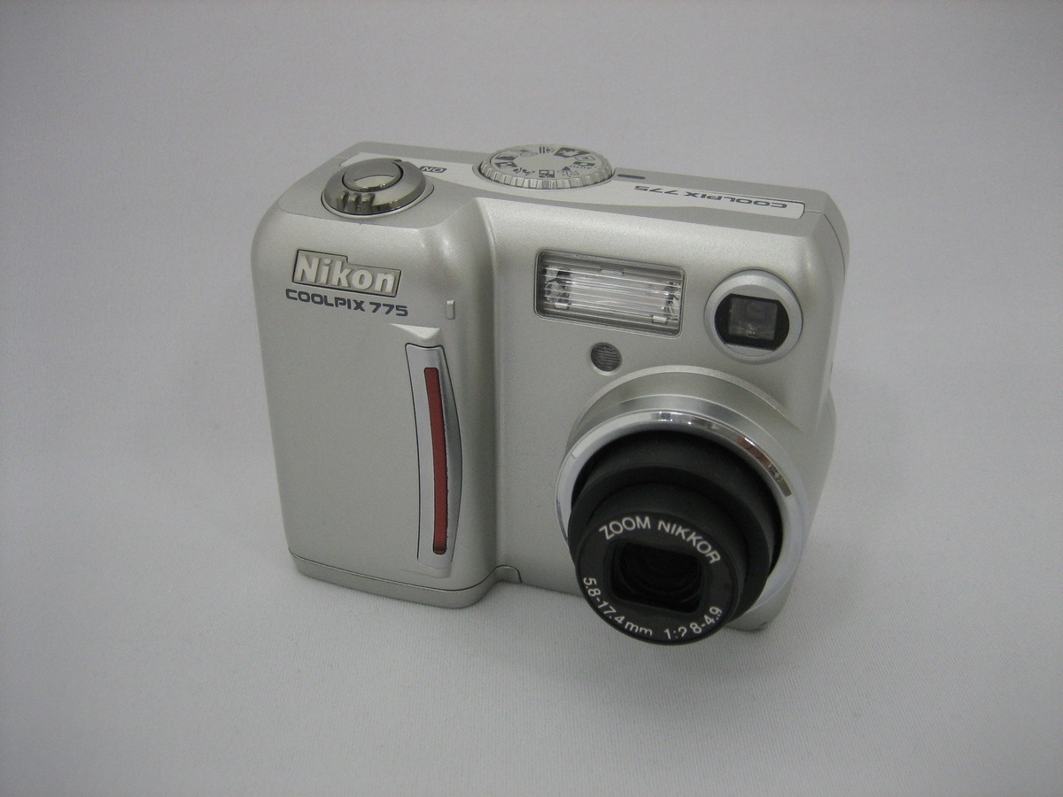 ニコン COOLPIX 775