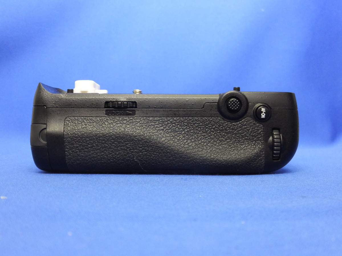 ニコン マルチパワーバッテリーパック MB-D18