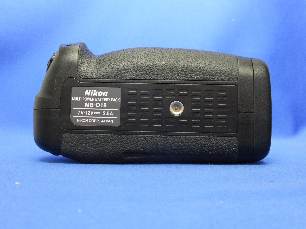 ニコン マルチパワーバッテリーパック MB-D18