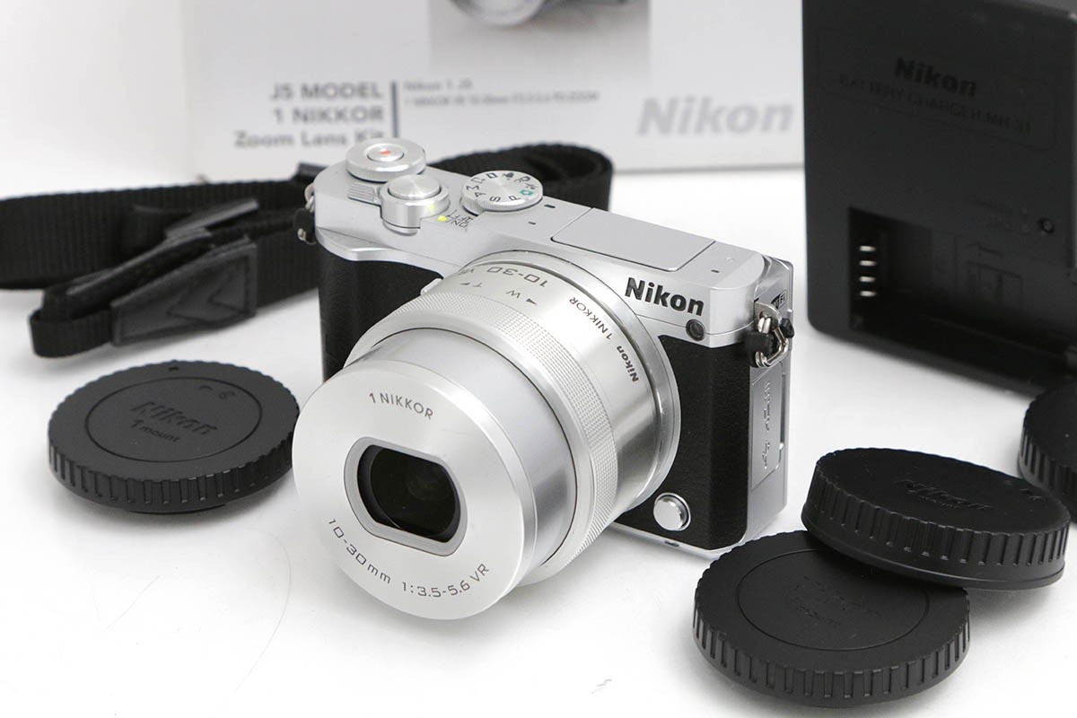 Nikon 1 J5 標準パワーズームレンズキット CA01-B1159-2Q4