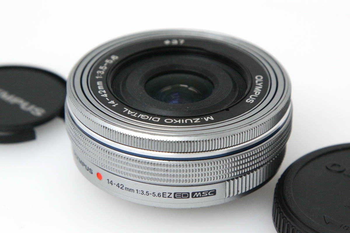 M.ZUIKO DIGITAL ED 14-42mm F3.5-5.6 EZ [シルバー] CA01-R1249-2R1B