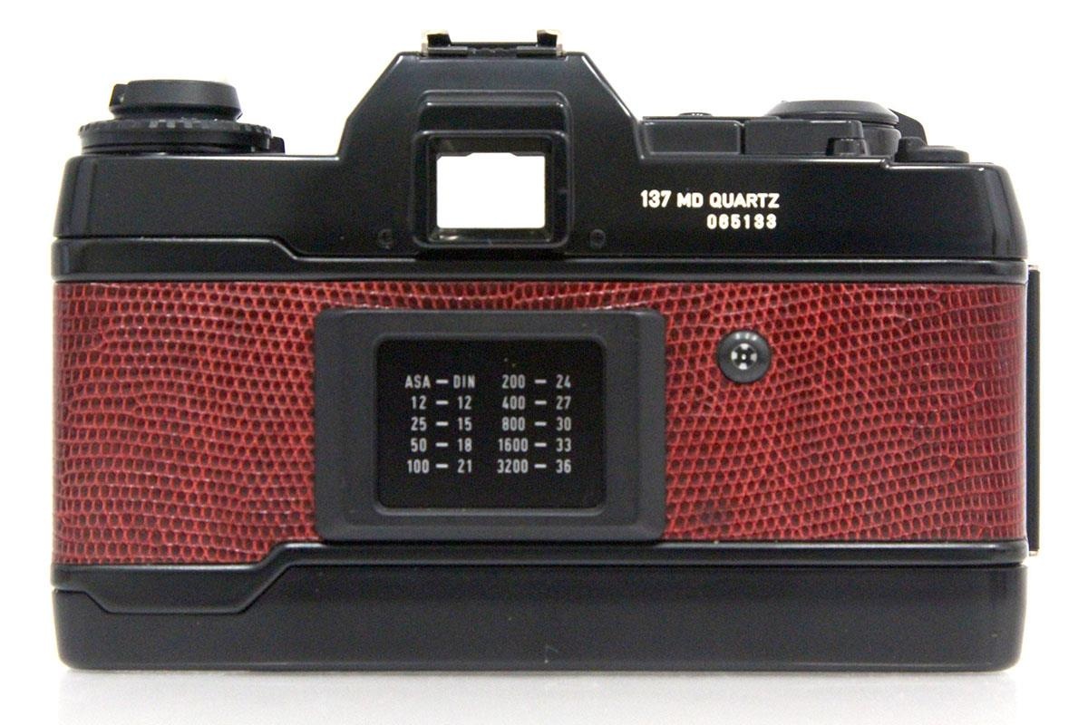 137 MD QUARTZ ボディ 50周年記念モデル γA6062-3U1B