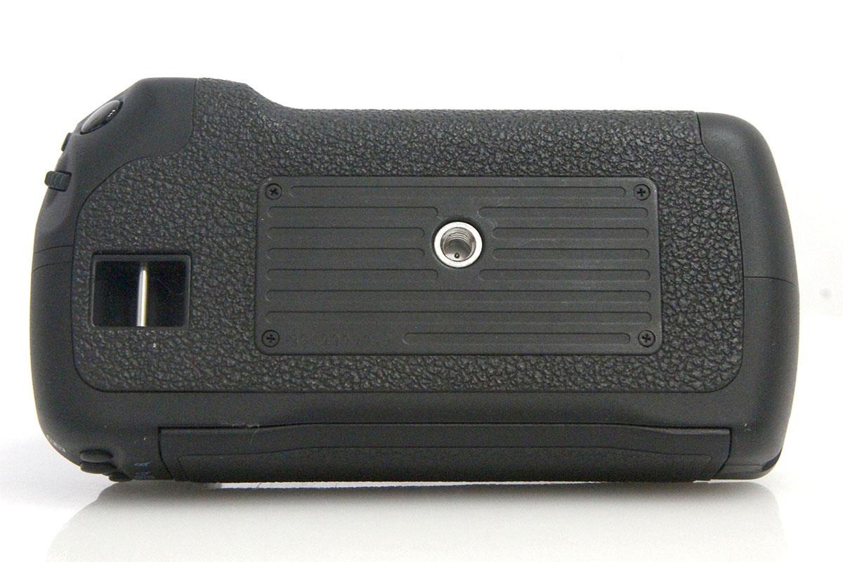 BG-E16 EOS 7D Mark II用グリップ CA01-A9357-2D2B