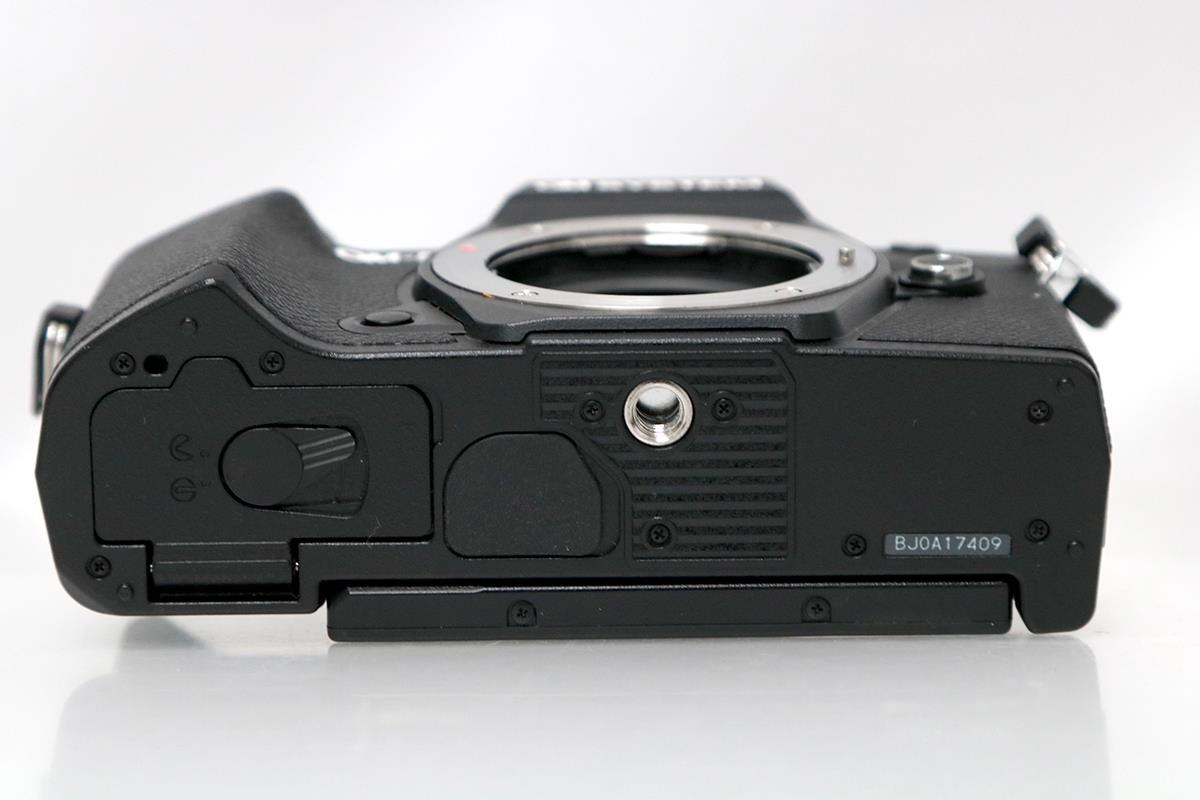 OM SYSTEM OM-5 ボディ ブラック CA01-M3084-3U4A