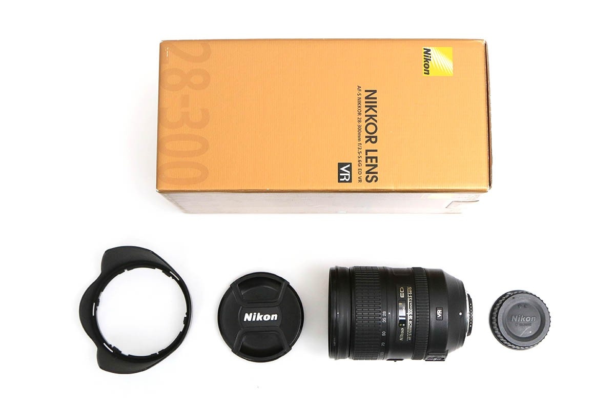 AF-S NIKKOR 28-300mm f/3.5-5.6G ED VR CA01-B1010-2R9