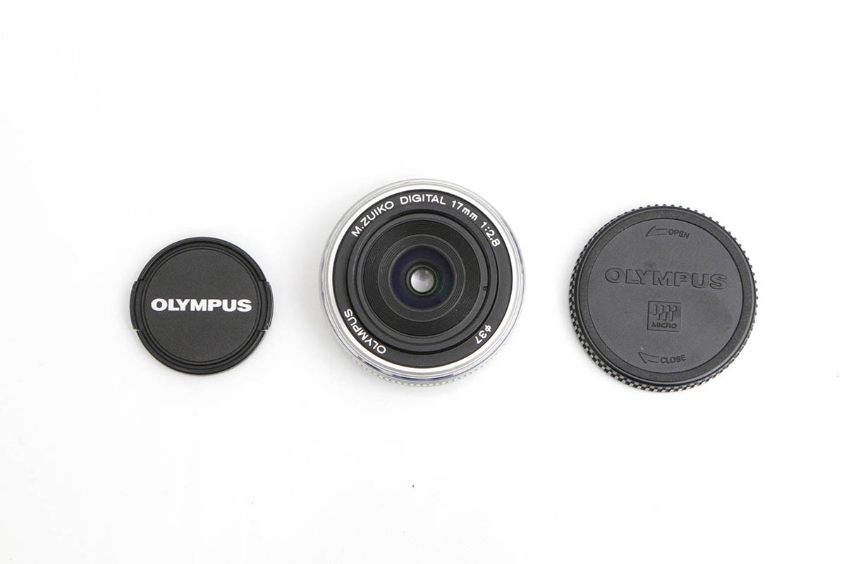 M.ZUIKO DIGITAL 17mm F2.8 シルバー CA01-B1192-3W1A