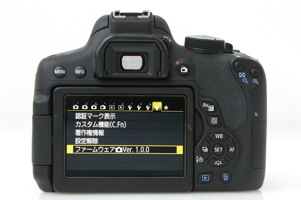 EOS Kiss X8i ダブルズームキット(純正予備バッテリー付属) CA01-R1410-3U1B