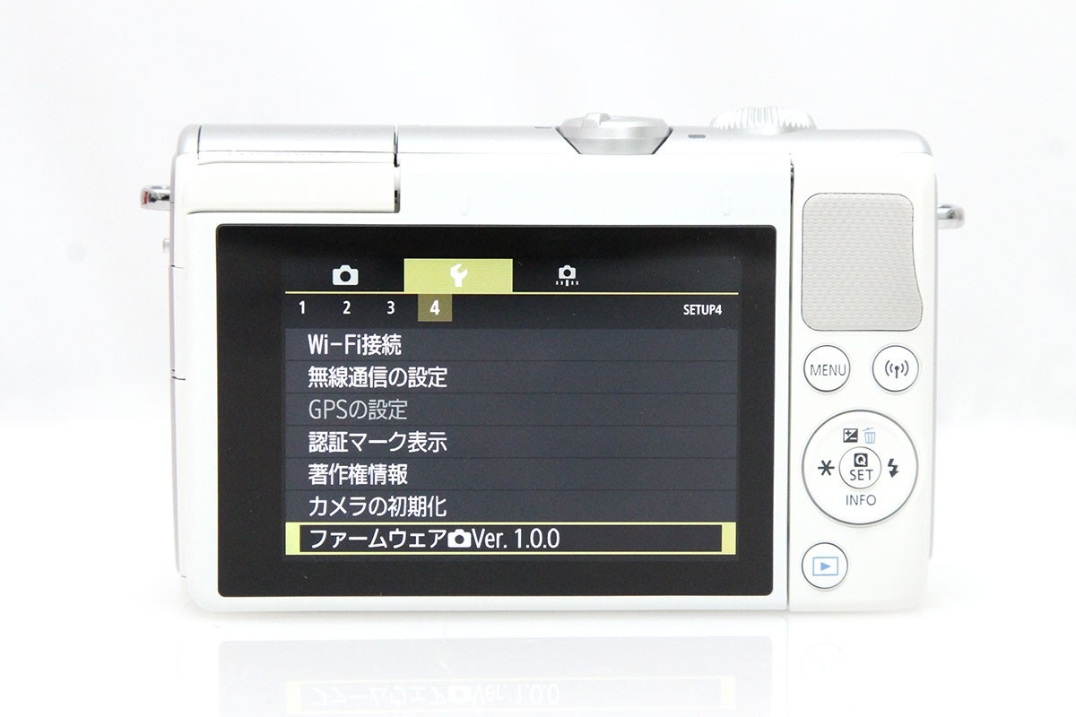 EOS M100 ダブルズームキット [ホワイト] CA01-P065-2P3
