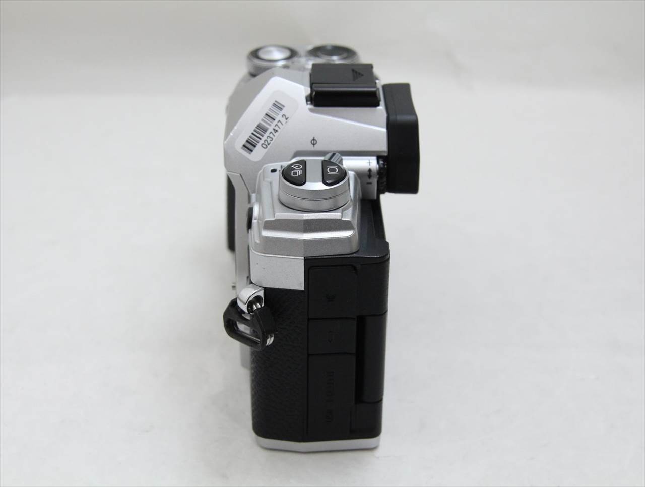 【中古】 オリンパス・OMシステム(olympus・OM SYSTEM) OM-D E-M5 Mark III ボディ [シルバー]