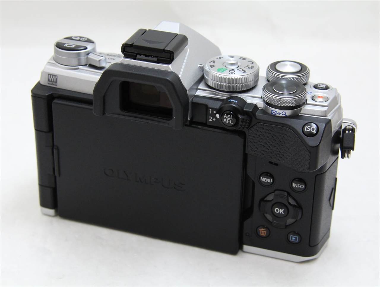 【中古】 オリンパス・OMシステム(olympus・OM SYSTEM) OM-D E-M5 Mark III ボディ [シルバー]