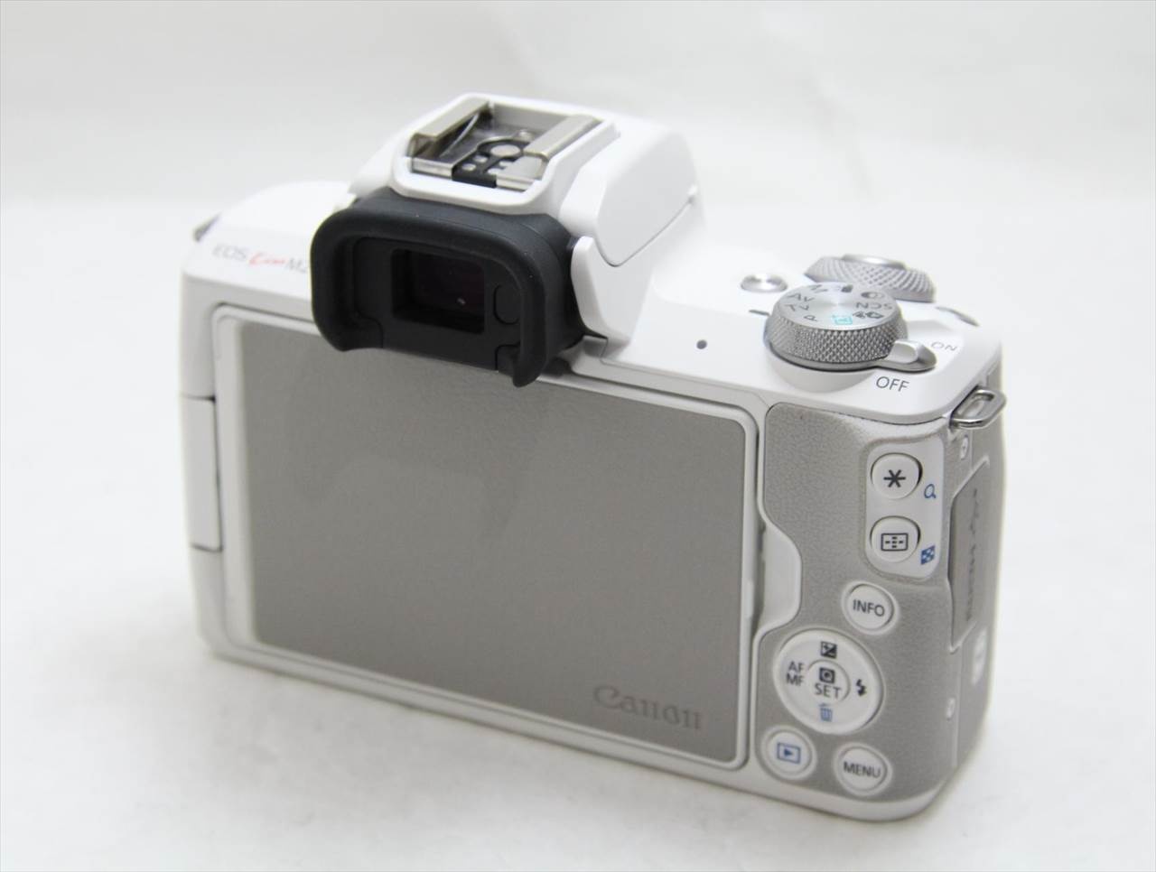 【中古】 キヤノン(canon) EOS Kiss M2 ボディ [ホワイト]