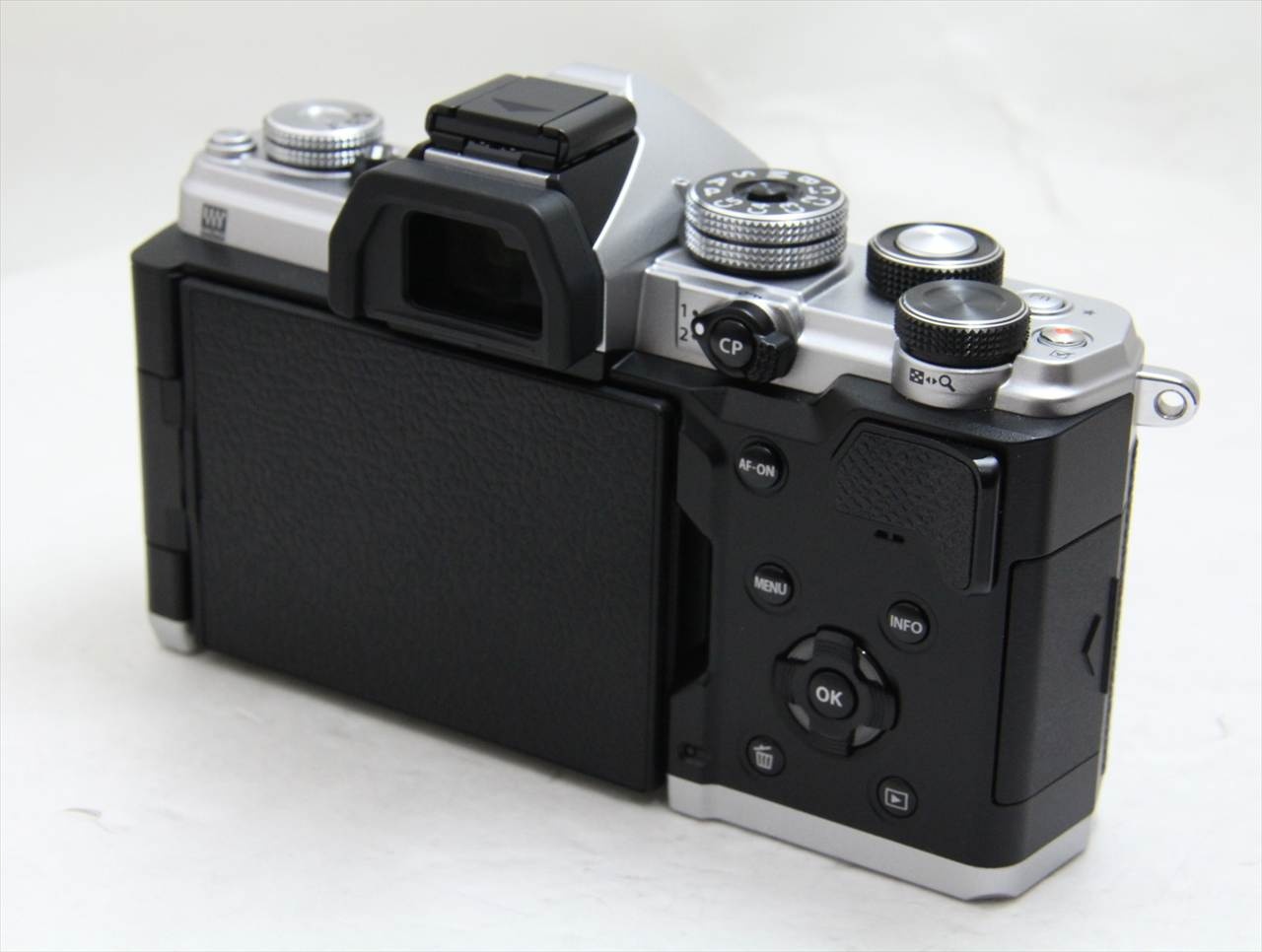 【中古】 オリンパス・OMシステム(olympus・OM SYSTEM) OM SYSTEM OM-3 [シルバー]