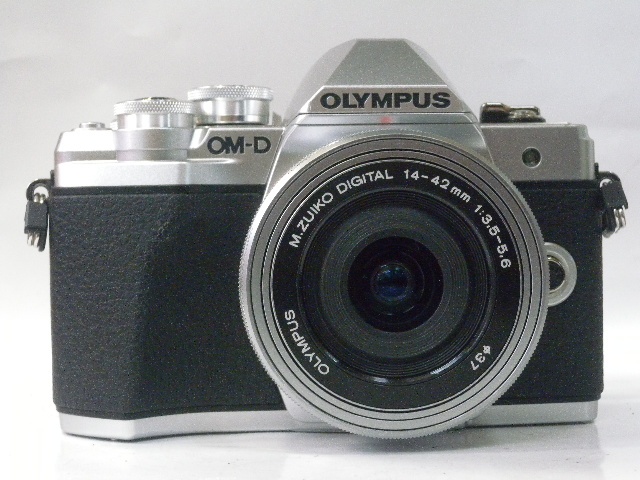 OM-D E-M10III MズイコーD14-42EZ