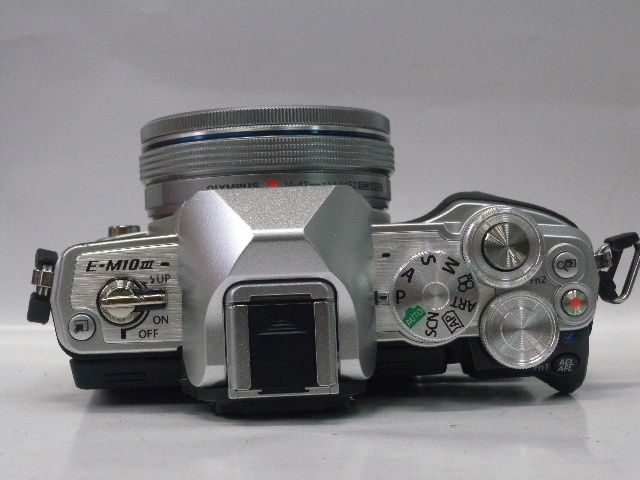 OM-D E-M10III MズイコーD14-42EZ
