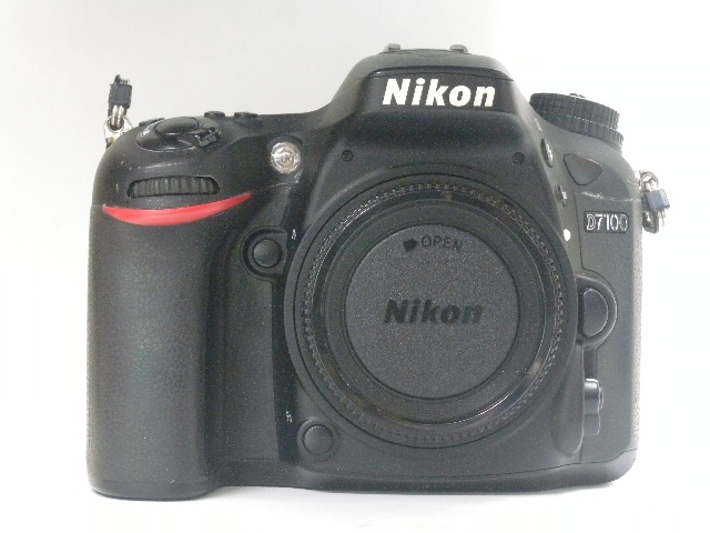 D7100