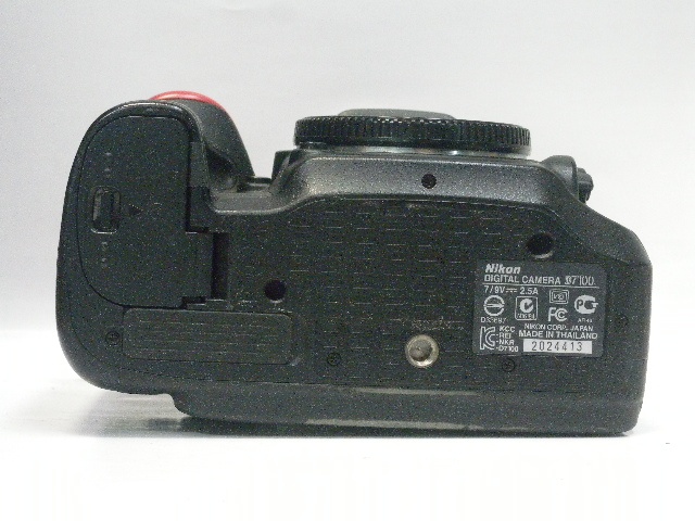 D7100