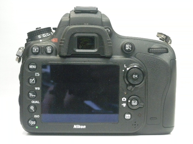 D600