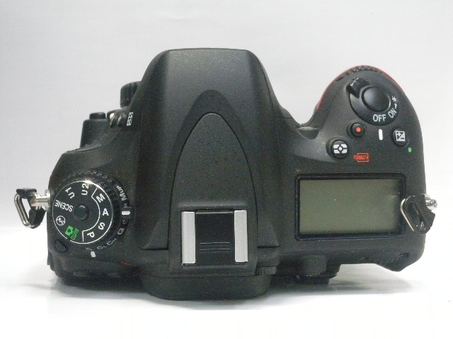 D600