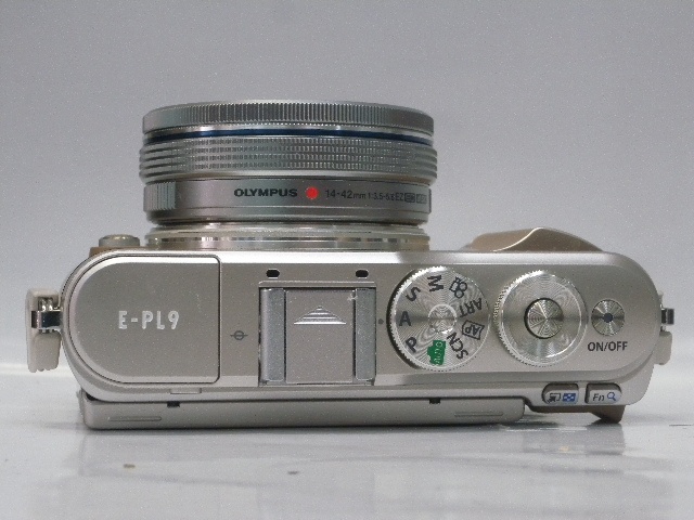 ペンE-PL9 MズイコーD14-42EZ