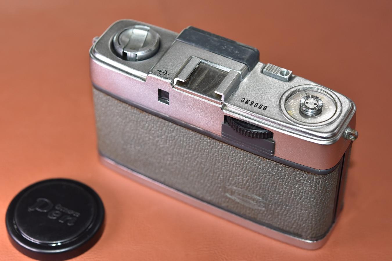 OLYMPUS PEN 初期型 モルト交換済 【Olympus D.Zuiko 2.8cm F3.5 レンズ搭載】