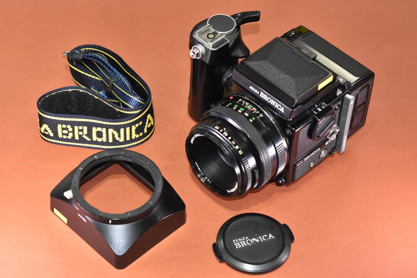 ZENZA BRONICA ETRSi ZENZANON-PE 75/2.8付 【ウエストレベルファインダー、グリップ、フード、120フィルムバック、ストラップ付】