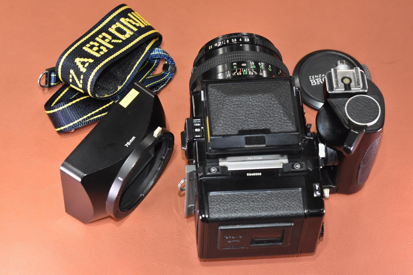 ZENZA BRONICA ETRSi ZENZANON-PE 75/2.8付 【ウエストレベルファインダー、グリップ、フード、120フィルムバック、ストラップ付】
