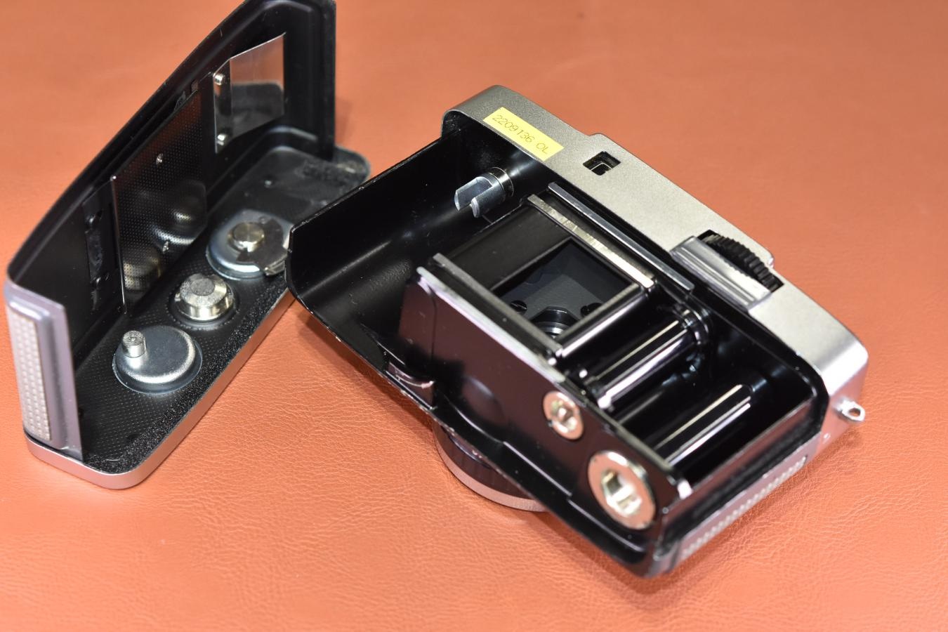 OLYMPUS PEN-EE S【Olympus D.Zuiko 3cm F2.8 レンズ搭載】