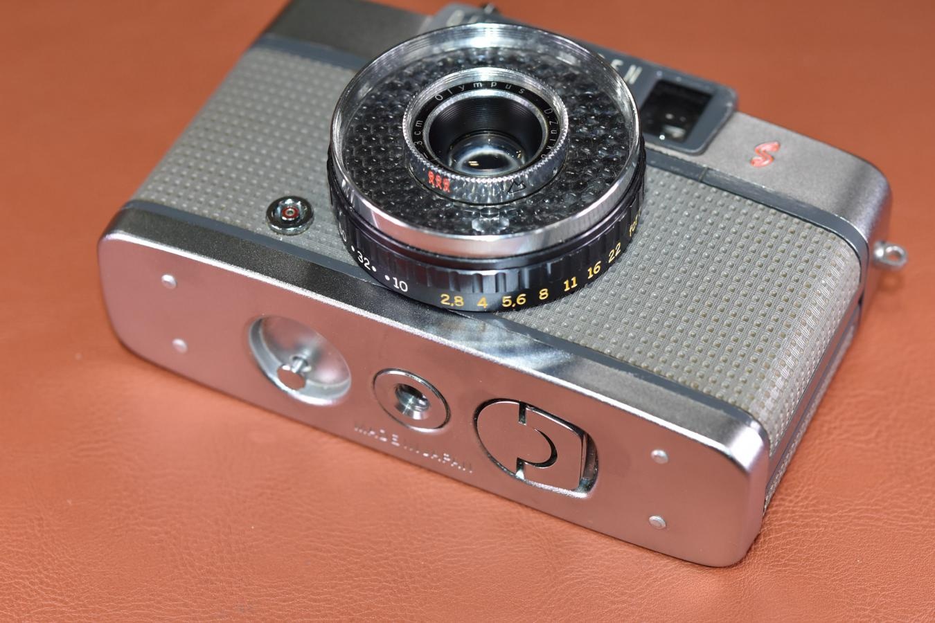 OLYMPUS PEN-EE S【Olympus D.Zuiko 3cm F2.8 レンズ搭載】