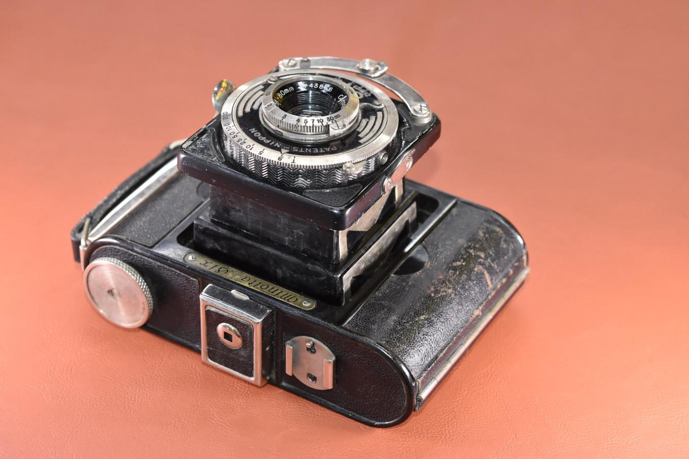 Minolta SiX