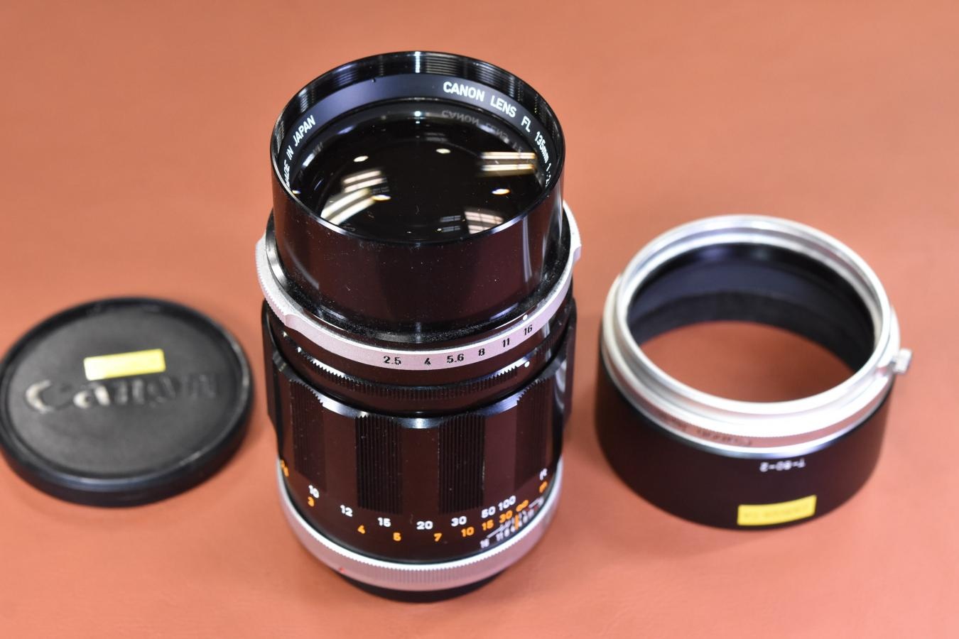 Canon FL 135mm F2.5 純正メタルフード付 【カメラ女子に絶大な人気のオールドレンズ】