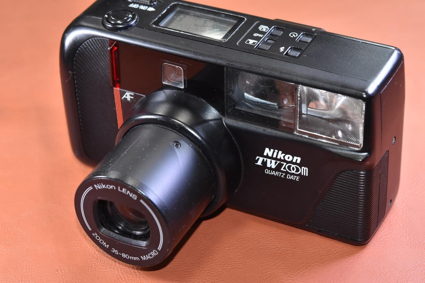 Nikon TW ZOOM 35-70 QUARTZ DATE 【Nikon LENS ZOOM 35-70mm MACRO 搭載】