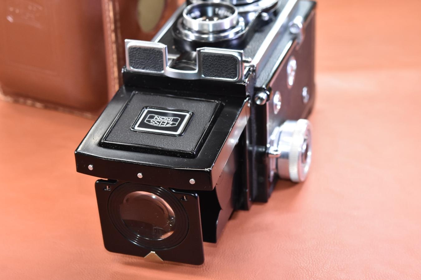 【希 少】ZEISS IKON IKOFLEX Favorit 純正本革ケース付 【Carl Zeiss Tessar 75/3.5 レンズ搭載】