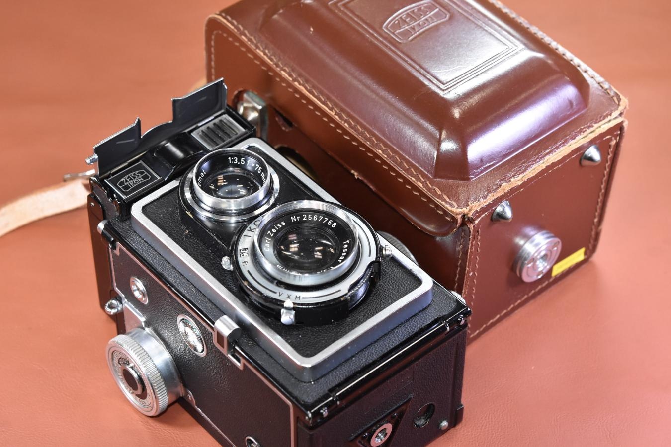 【希 少】ZEISS IKON IKOFLEX Favorit 純正本革ケース付 【Carl Zeiss Tessar 75/3.5 レンズ搭載】