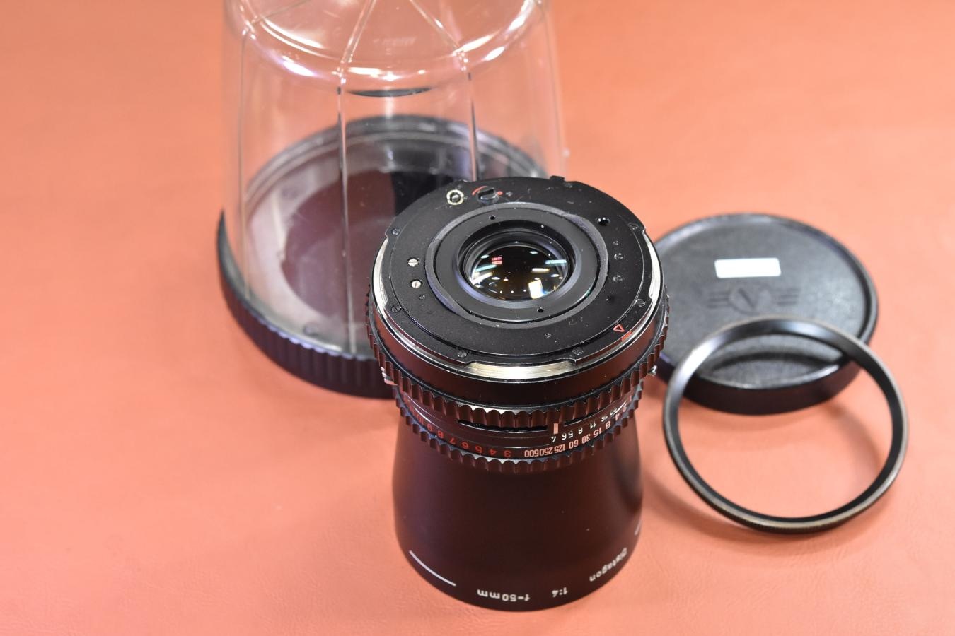 HASSELBLAD C Distagon T* 50mm F4 Black 純正フィルターアダプター、プラスチックケース付 【キレイな物をお探しの方必見!!自信ありの逸品!!】