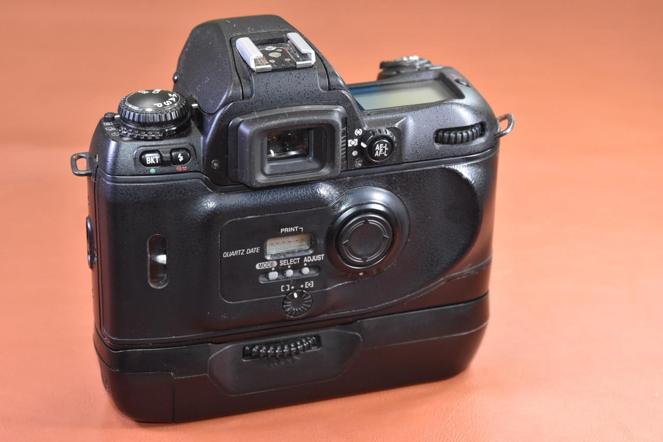 Nikon F80D MB-16付