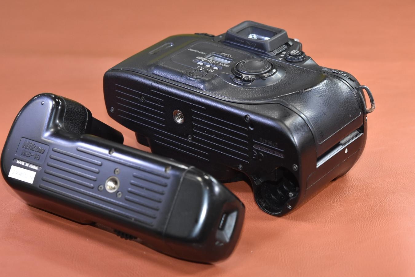 Nikon F80D MB-16付