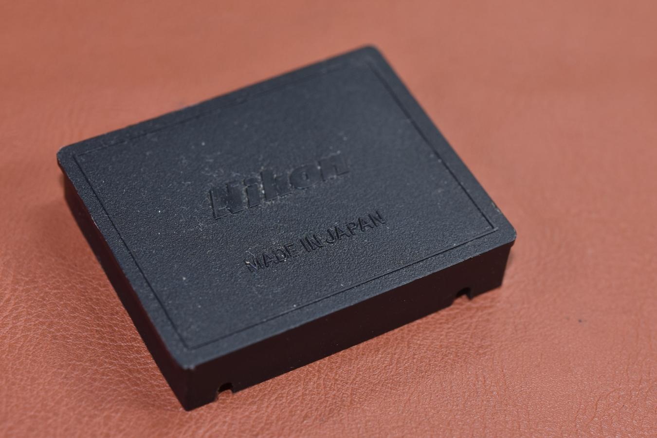 【希 少】Nikon ファインダー底カバー 【Nikon F、F2用】
