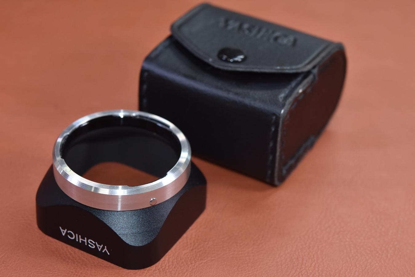 【希 少】YASHICA B30用LENS SHADE 純正専用ケース付 【YASHICA Mat124G等用】※キレイな物をお探しの方必見!!自信ありの逸品!!