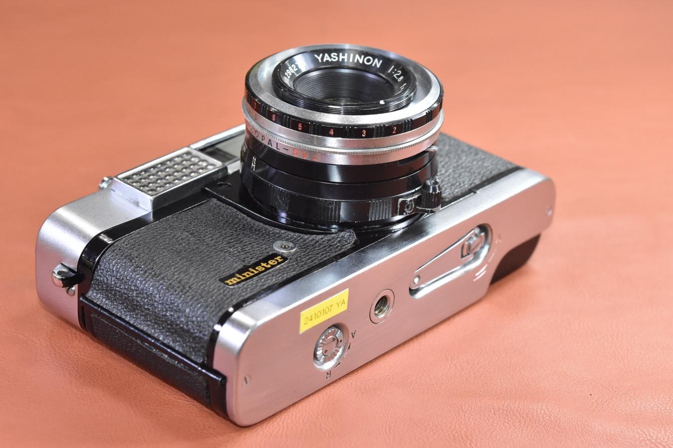 YASHICA minister 【YASHINON 4.5cm F2.8 レンズ搭載】